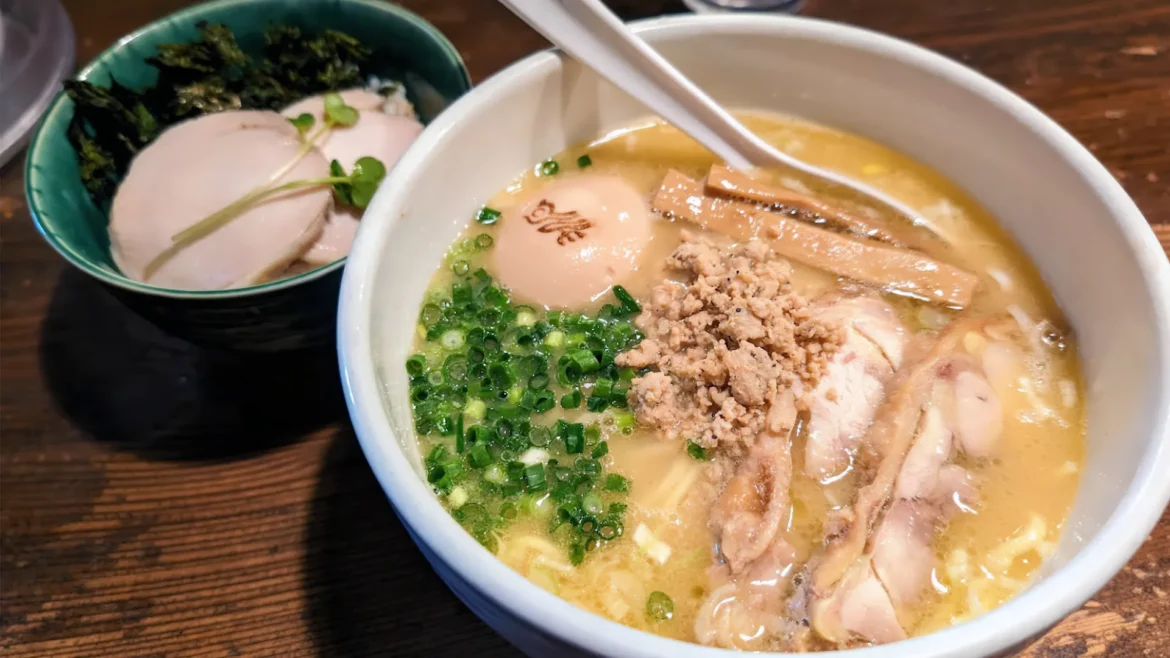 池袋拉麵冒險、鶏白湯的極致、『鶏の穴』的味覺盛宴、東京拉麵探秘、池袋東口美食地圖