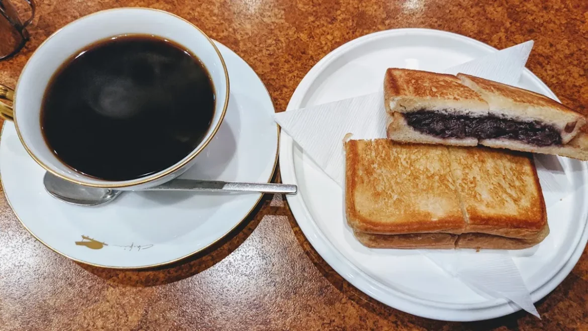 Discover the timeless charm of Tokyo Akihabara's Chopin coffee shop with an easy-to-use voice menu for a relaxed dining experience.