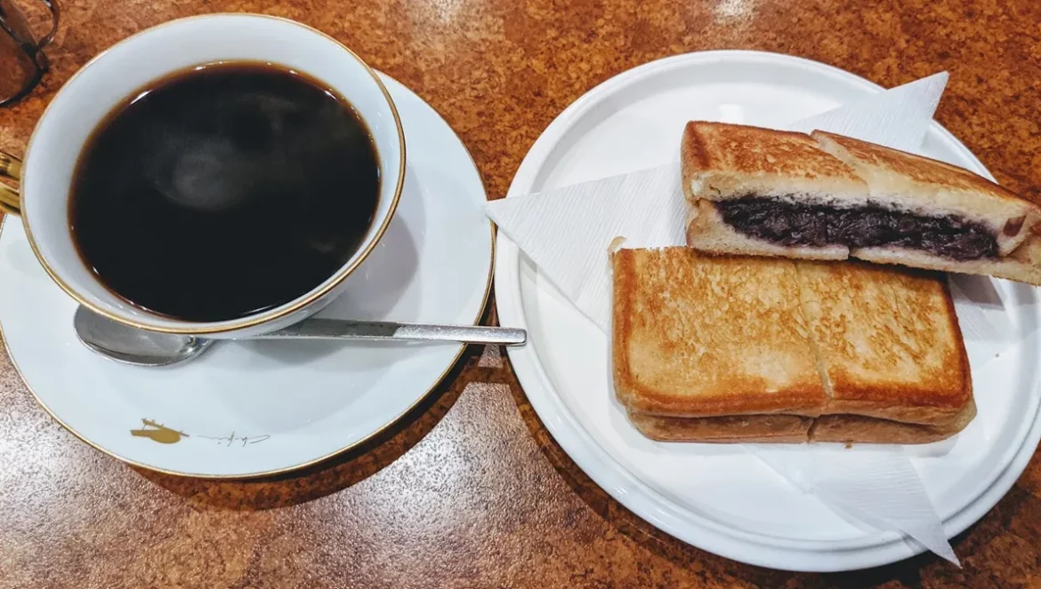 Discover the timeless charm of Tokyo Akihabara's Chopin coffee shop with an easy-to-use voice menu for a relaxed dining experience.
