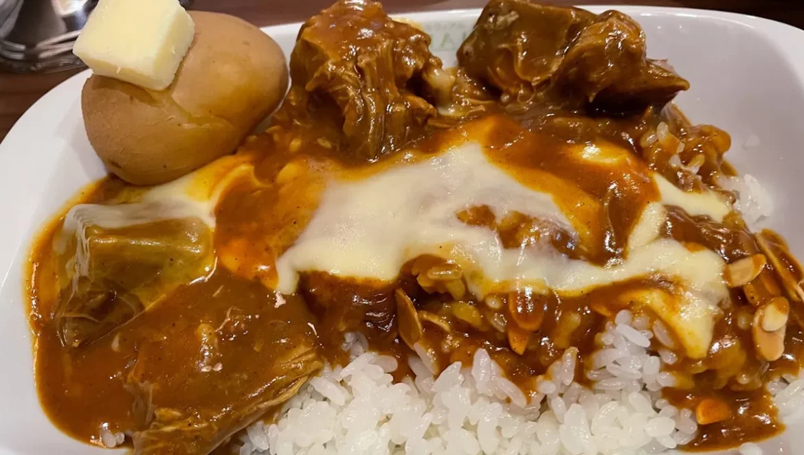 A plate of European-style curry from "GAVIARU" in Jimbocho