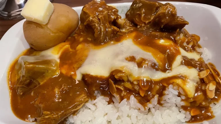 A plate of European-style curry from "GAVIARU" in Jimbocho